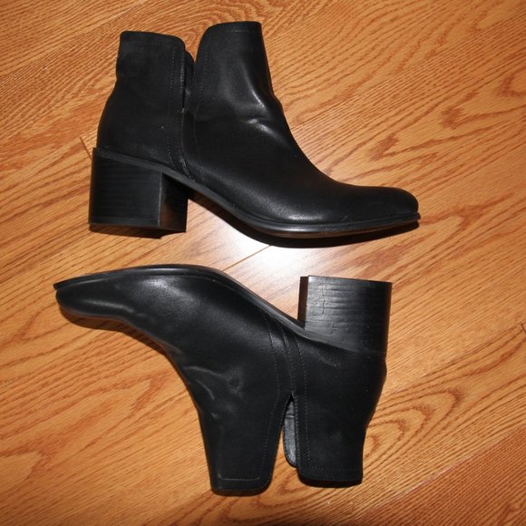 Cutout Ankle Boot - Picture 3 of 7